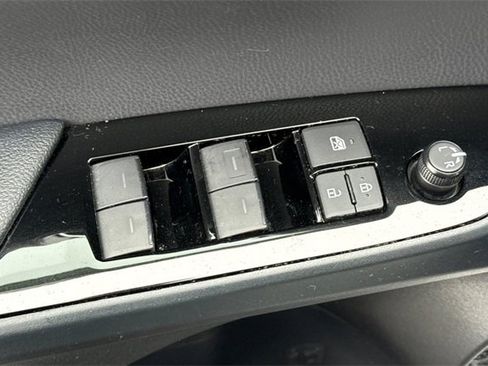 Used 2020 Toyota Prius Prime XLE image 14