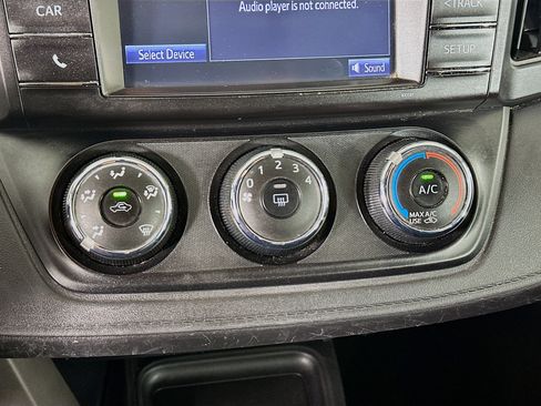 Used 2016 Toyota RAV4 LE FWD image 22