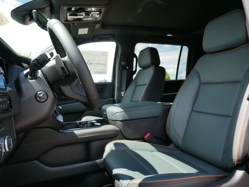 New 2026 GMC Yukon XL AT4 w/ AT4 Premium Package AWD/4WD image 4