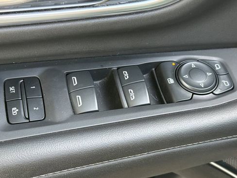 Used 2024 Chevrolet Suburban LT image 18