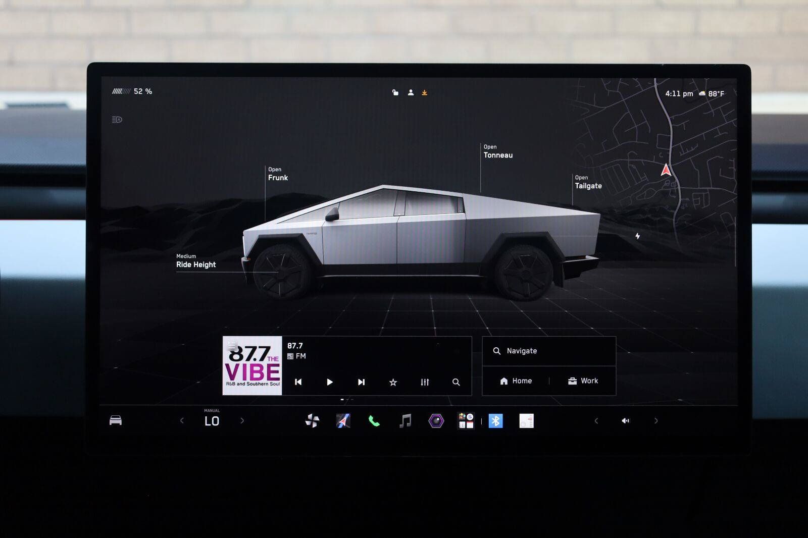 Used 2024 Tesla Cybertruck AWD Crew Cab image 40