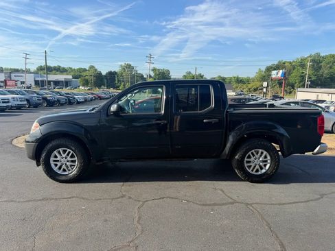 Used 2017 Nissan Frontier SV w/ SV Value Truck Package RWD image 4