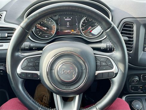 Used 2019 Jeep Compass Latitude image 11