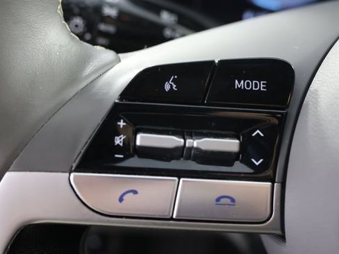 Used 2023 Hyundai Elantra SEL w/ Convenience Package FWD image 11