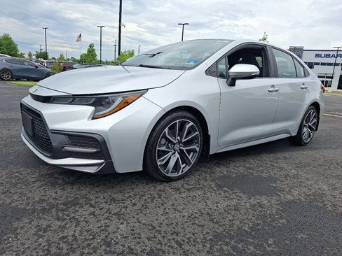 Used 2021 Toyota Corolla SE FWD image 3