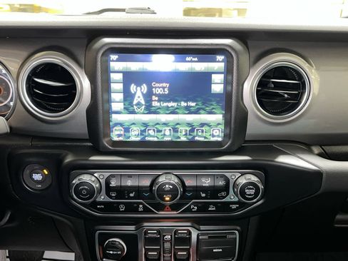 Used 2022 Jeep Wrangler Unlimited Sahara w/ Cold Weather Group AWD/4WD image 27