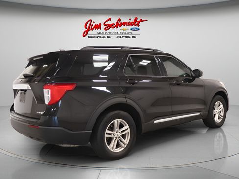 Used 2021 Ford Explorer XLT AWD/4WD image 3