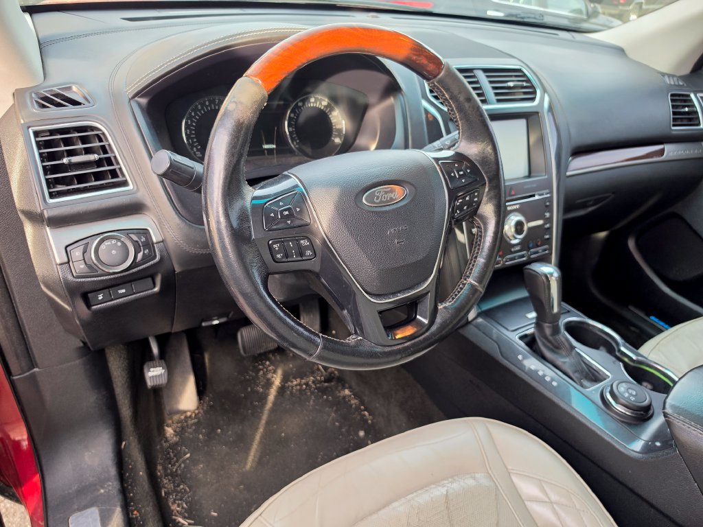 Used 2016 Ford Explorer Platinum AWD/4WD image 4