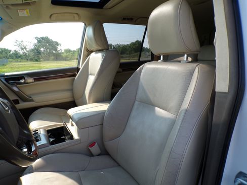 Used 2016 Lexus GX 460 w/ Premium Package AWD/4WD image 14