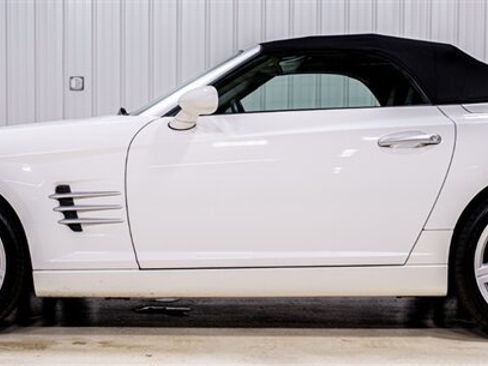 Used 2005 Chrysler Crossfire Limited RWD image 2