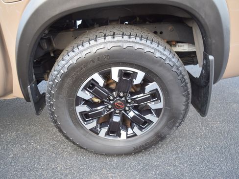 Used 2023 Nissan Frontier PRO-4X w/ Pro Convenience Package AWD/4WD image 8