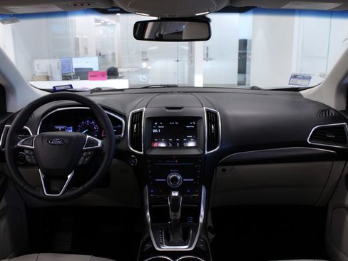 Used 2018 Ford Edge Titanium w/ Equipment Group 302A FWD image 19