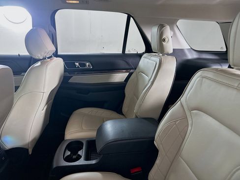 Used 2017 Ford Explorer Platinum image 29