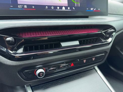 Used 2025 BMW 330i Sedan image 27