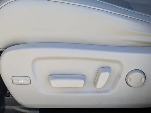 Used 2017 Toyota Highlander SE image 27