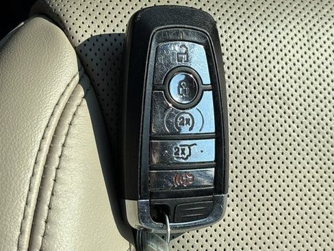 Used 2020 Lincoln Corsair Reserve w/ Elements Package AWD/4WD image 43