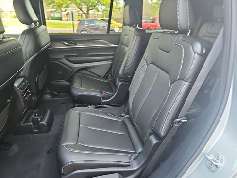 New 2025 Jeep Grand Cherokee L Limited image 16