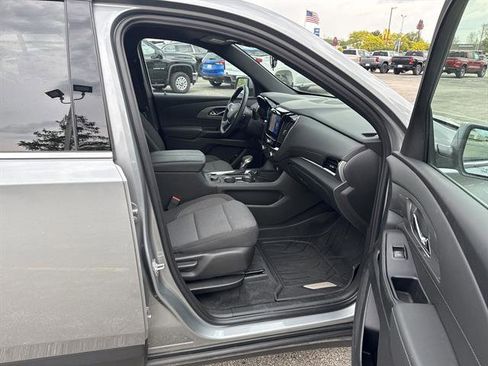 Used 2023 Chevrolet Traverse LT w/ LPO, Floor Liner Package AWD/4WD image 18