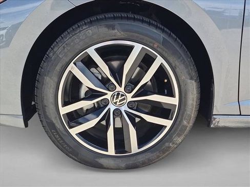 Used 2025 Volkswagen Jetta SE FWD image 24
