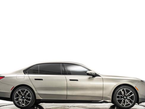 Used 2026 BMW 740i xDrive w/ Premium Package AWD/4WD image 2