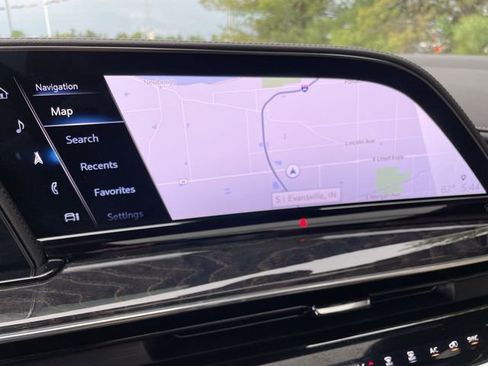 Used 2022 Cadillac Escalade Premium Luxury image 21