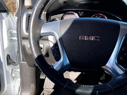 Used 2016 GMC Acadia SLE image 16