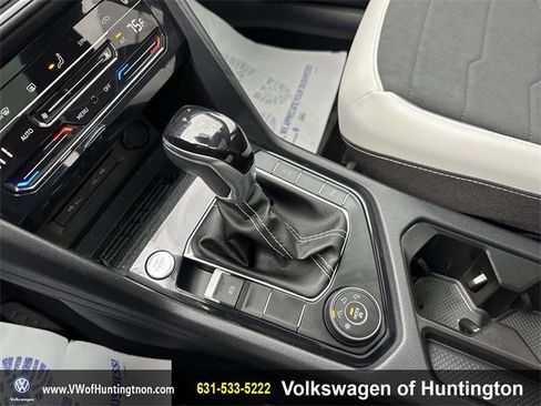 Certified 2025 Volkswagen Taos SE w/ Panoramic Sunroof Package image 30