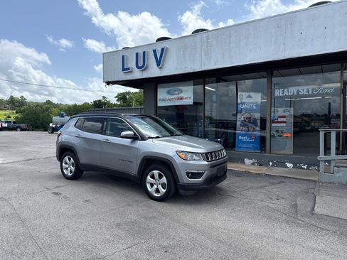 Used 2018 Jeep Compass Latitude w/ Popular Equipment Group AWD/4WD image 1