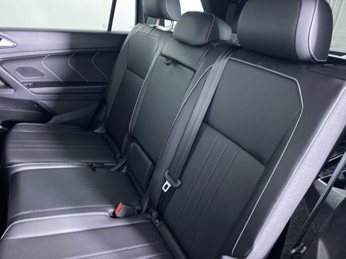 Used 2024 Volkswagen Tiguan SE R-Line image 13