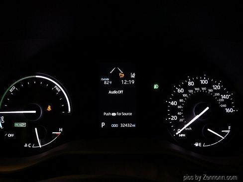 Used 2022 Toyota Sienna XLE FWD image 17