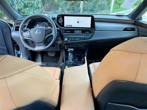 Certified 2025 Lexus ES 300h w/ Premium Package image 20