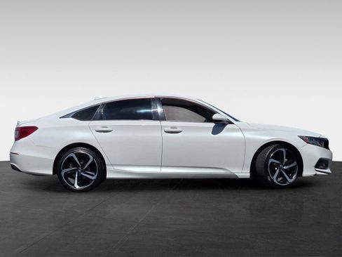 Used 2018 Honda Accord Sport image 3