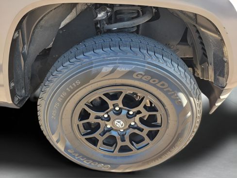 Used 2021 Toyota Tacoma SR5 image 31