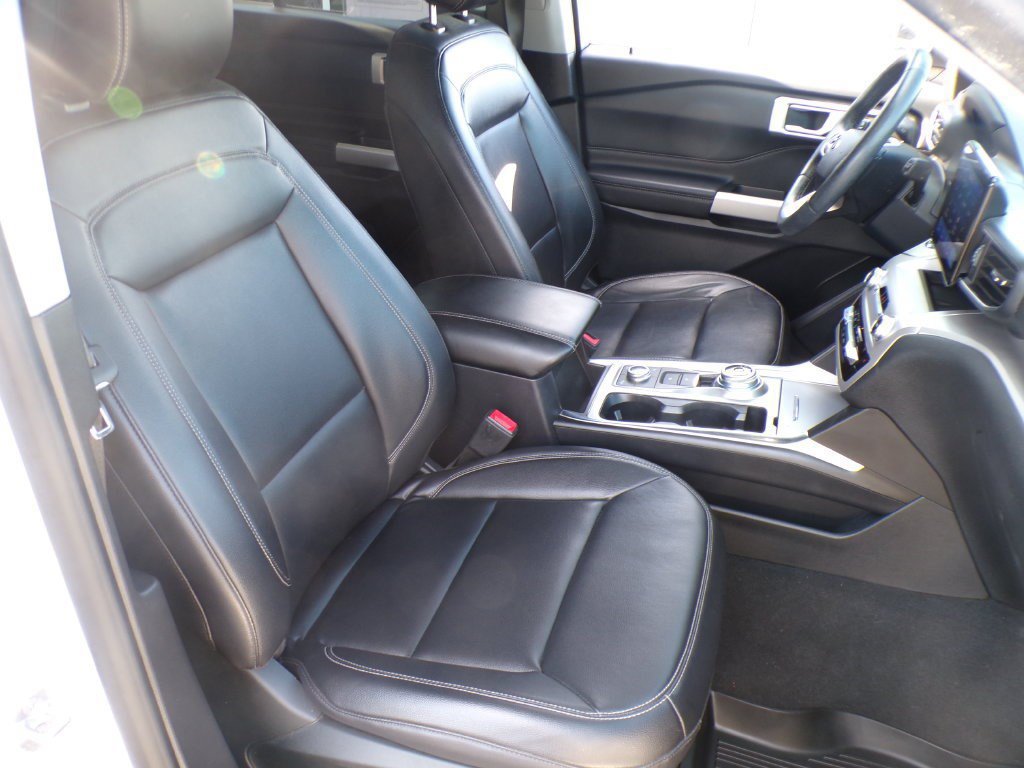 Used 2021 Ford Explorer XLT w/ Equipment Group 202A AWD/4WD image 38