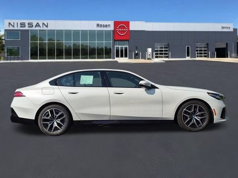 Used 2024 BMW i5 eDrive40i w/ M Sport Package RWD image 2