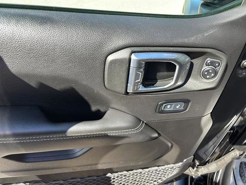 Used 2023 Jeep Gladiator Rubicon w/ Cold Weather Group image 14