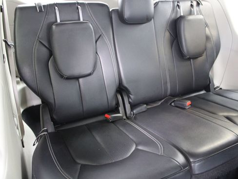 Used 2022 Chrysler Pacifica Touring-L FWD image 22