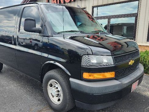 Used 2018 Chevrolet Express 2500 w/ Driver Convenience Package RWD image 2