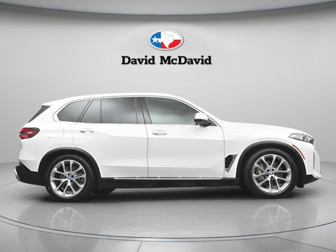 Used 2025 BMW X5 xDrive50e AWD/4WD image 34