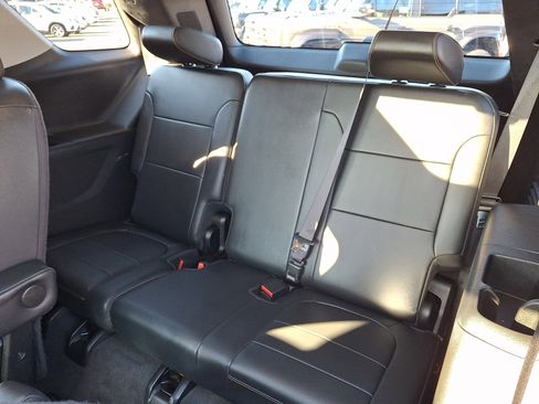 Used 2020 Chevrolet Traverse LT w/ LT Premium Package image 11
