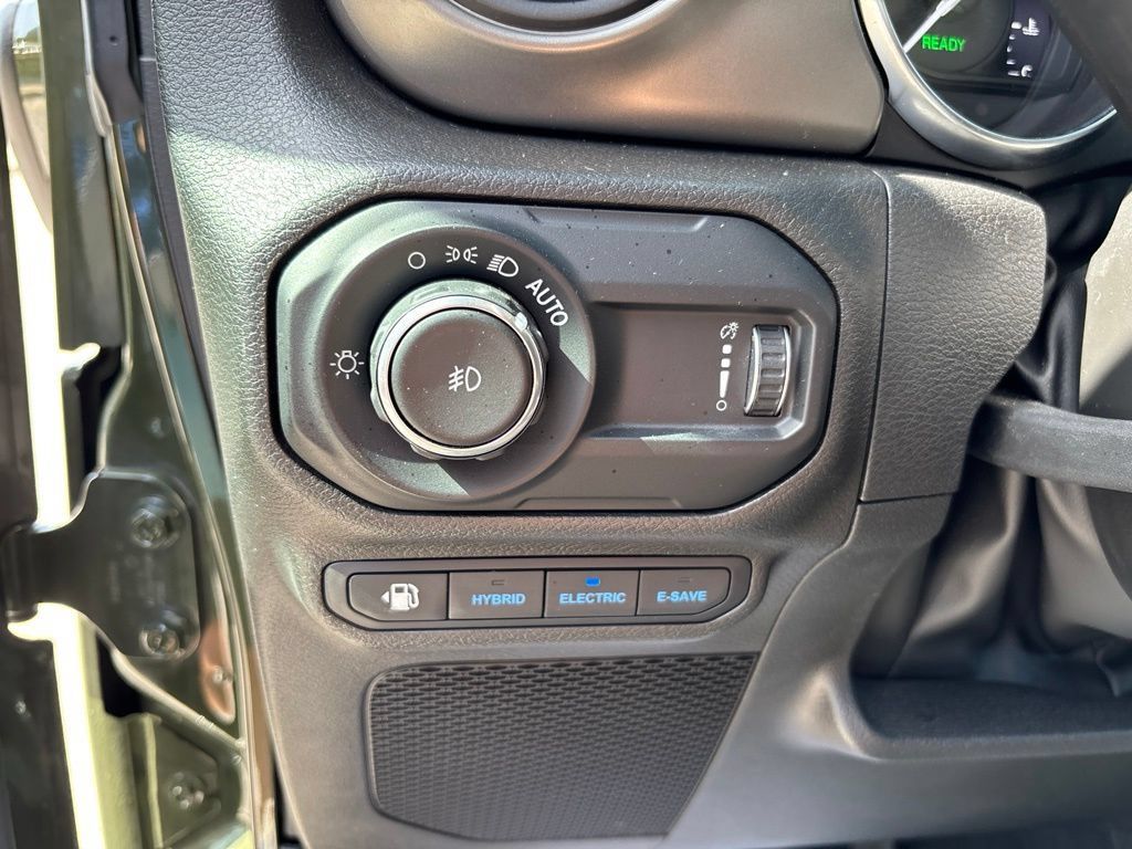 Used 2023 Jeep Wrangler Unlimited AWD/4WD image 35