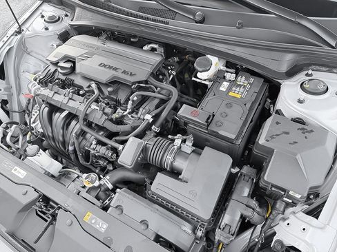 Used 2024 Hyundai Elantra SE image 29