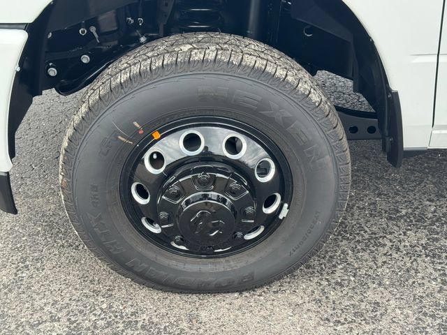 New 2027 RAM 3500 Big Horn AWD/4WD image 10
