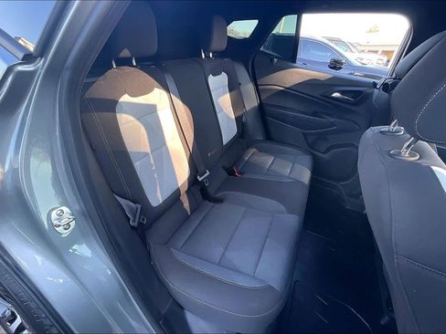 Used 2025 Chevrolet Trax RS w/ Sunroof Package image 29