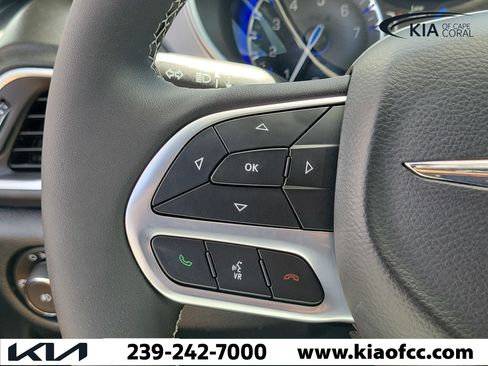 Used 2026 Chrysler Pacifica Limited FWD image 26