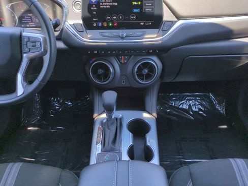 Used 2025 Chevrolet Blazer LT FWD image 18