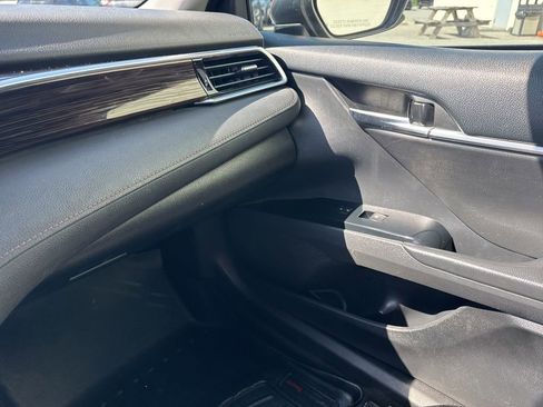 Used 2018 Toyota Camry LE FWD image 26