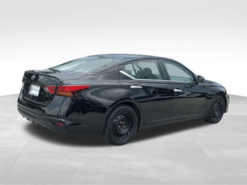 Used 2024 Nissan Altima 2.5 S FWD image 12