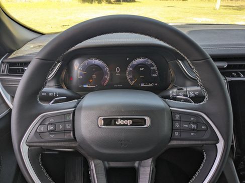 New 2025 Jeep Grand Cherokee L Limited w/ Black Appearance Package image 23