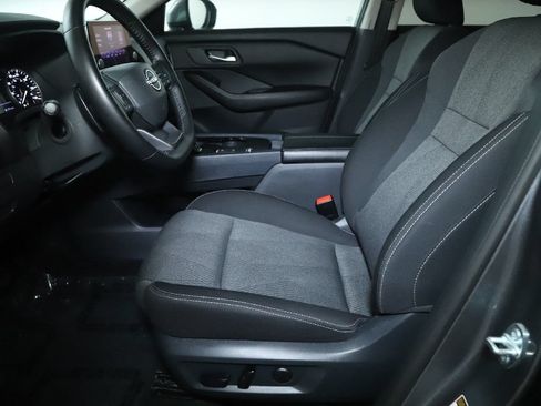 Certified 2025 Nissan Rogue SV FWD image 18